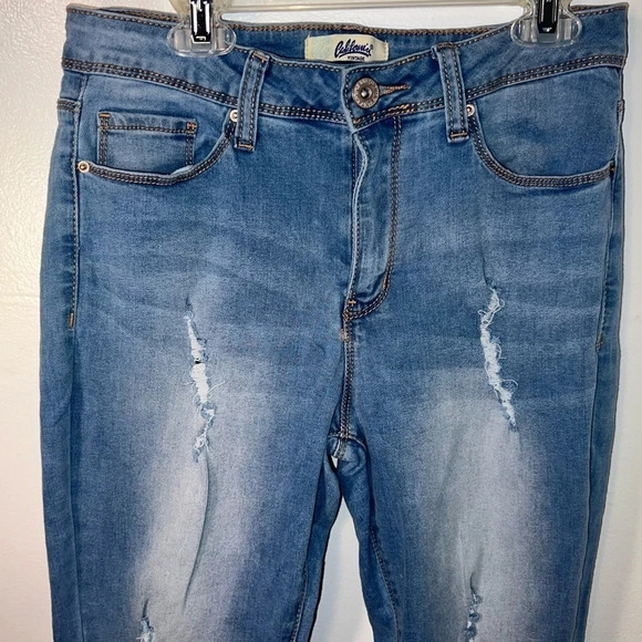 California Vintage, 9, juniors, distressed, relaxed, fit skinny leg,mid/hi rise - Picture 7 of 10